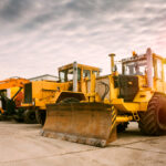 Two heavy wheeled tractor one excavator and other construction m Laudo Técnico Máquinas Pesadas